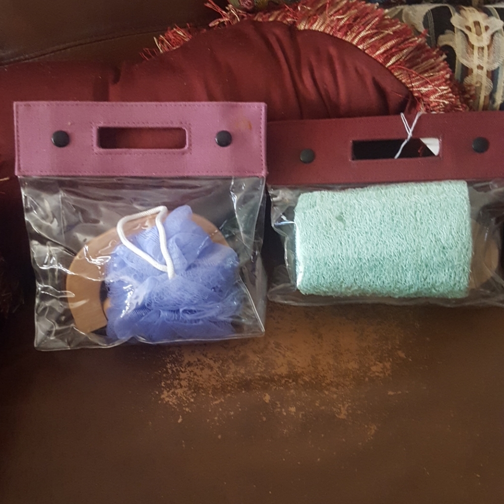 2 SET BATH LOOFAH W/MASSAGERS NEW
